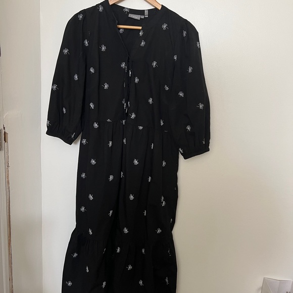 Dress - Picture 1 of 3